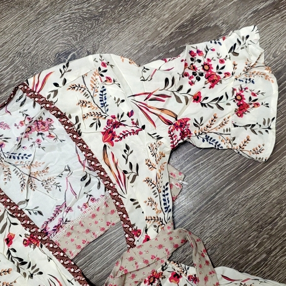 Ruffle Hem V-Neck Floral Dress 😍 - Picture 5 of 7